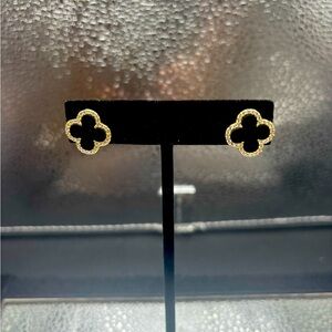 Chic Sterling Silver Black Onyx Cz Flower Gold  Post Earrings